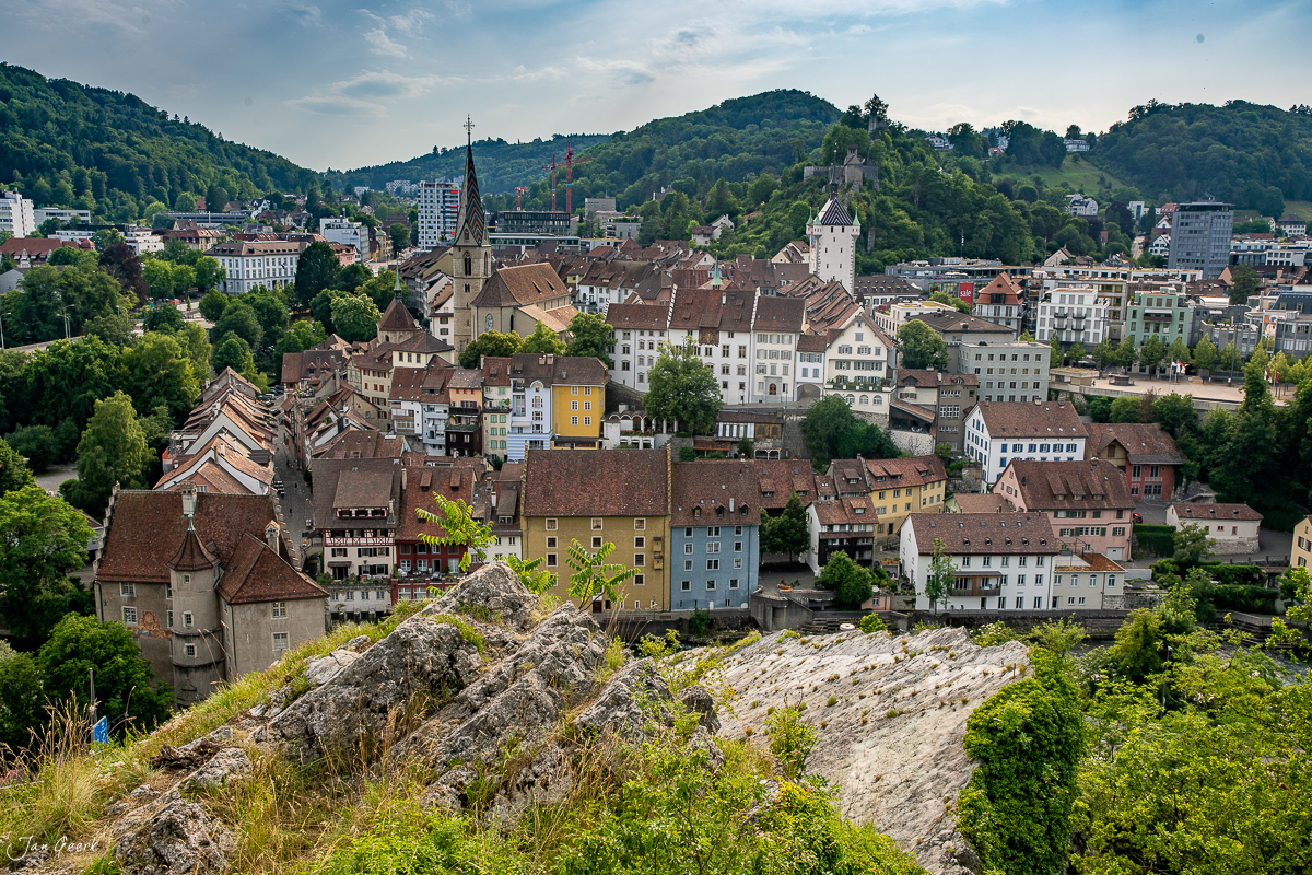 Altstadt Baden mit Schloss und Limmat Sommerlicht Aargau Schweiz Jan Geerk Fotograf Basel