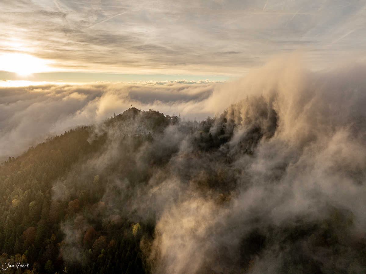 Nebelwelle über Bölchenfluh mit Herbstlicht, Baselland Schweiz – Jan Geerk Fotograf Basel