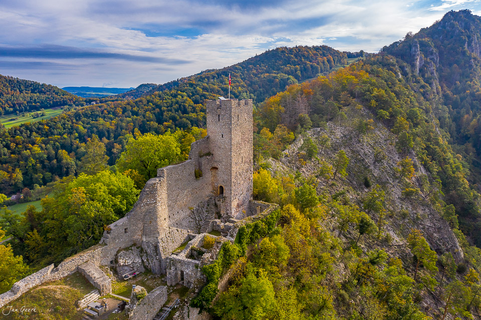 Burgruine Waldenburg Luftaufnahme Herbst Baselland Schweiz Jan Geerk Fotograf Basel