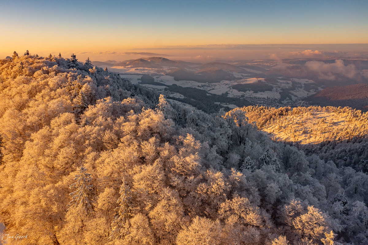 Verschneite Waldweid Landschaft bei Sonnenaufgang, Baselland Nordwestschweiz Schweiz Jan Geerk Fotograf Basel