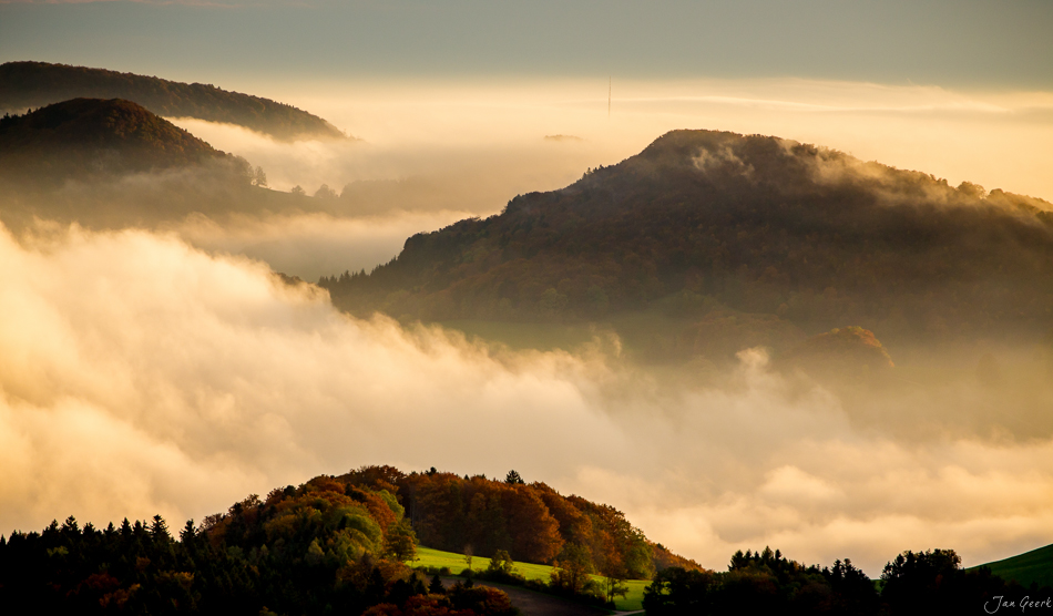 Herbstliche Berglandschaft Belchen Baselbiet Nebelmeer Jura Schweiz Jan Geerk Fotograf Basel