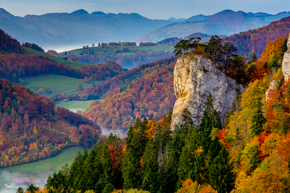 Belchen Herbstlandschaft mit Felsformation Baselbiet Jura Schweiz – Jan Geerk Fotograf Basel