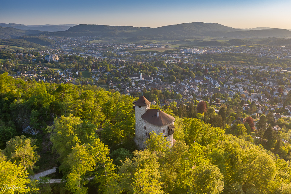 Burg Reichenstein Arlesheim mittelalterliche Burg Luftaufnahme Frühling Baselland Schweiz Jan Geerk Fotograf Basel