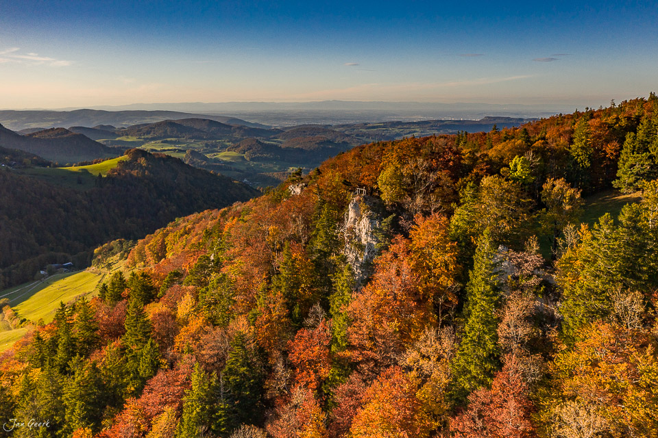 Herbstliche Berglandschaft am Passwang mit Nebelmeer und Kantlicht über Baselland Schweiz – Jan Geerk Fotograf Basel