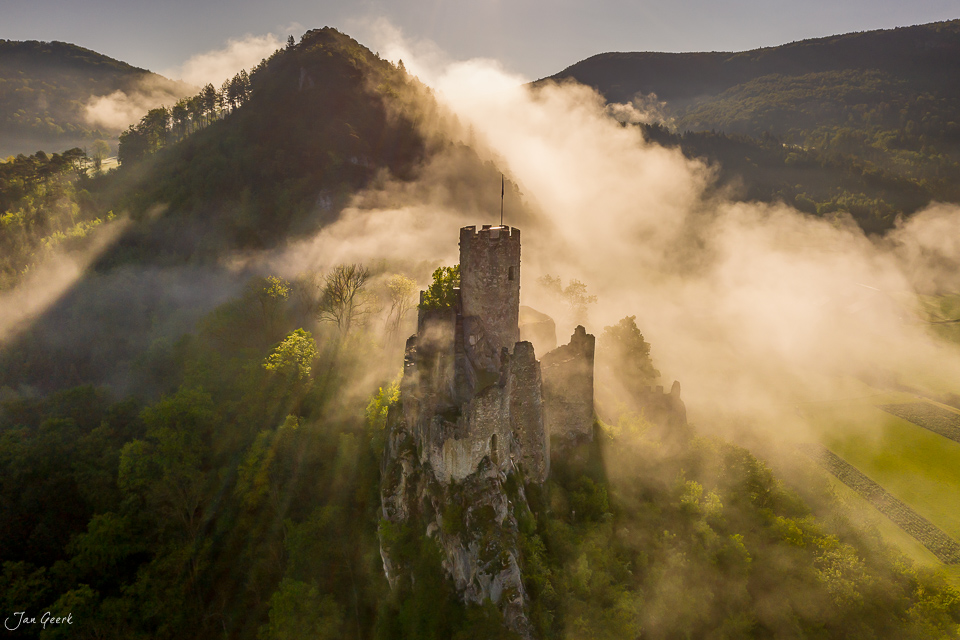 Burg Falkenstein Ruine im Nebel Frühling Jura Schweiz Jan Geerk Fotograf Basel