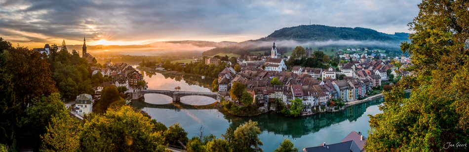 Altstadt Laufenburg am Rhein mit Brücken, Herbststimmung, Nordwestschweiz – Jan Geerk Fotograf Basel