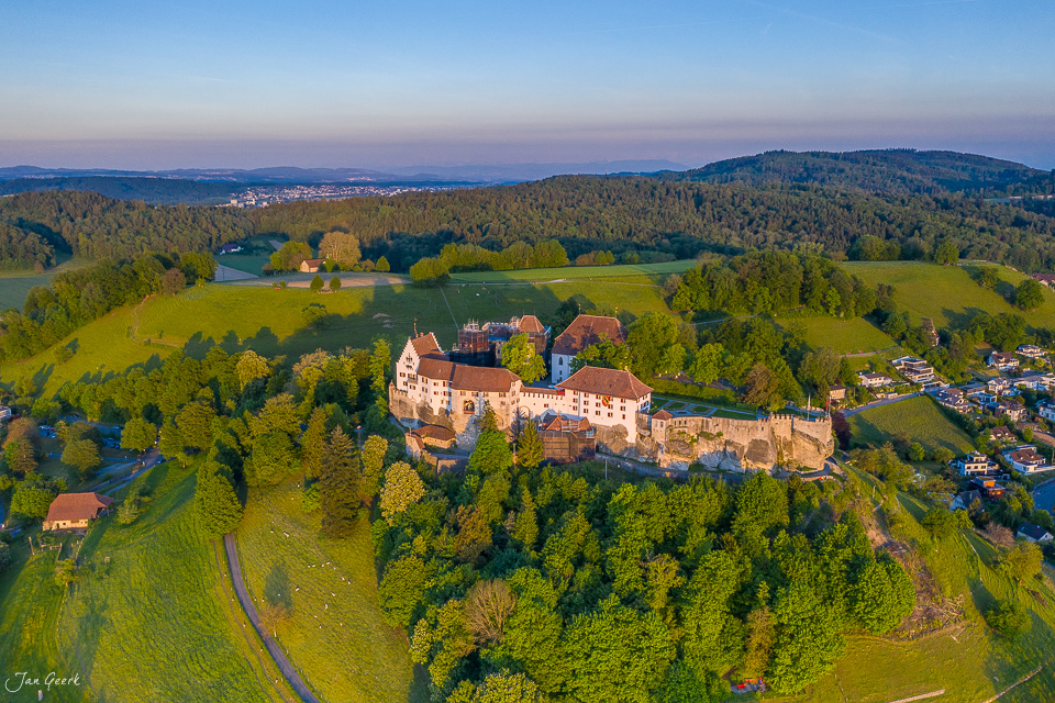 Schloss Lenzburg Luftaufnahme Frühling Aargau Schweiz Jan Geerk Fotograf Basel
