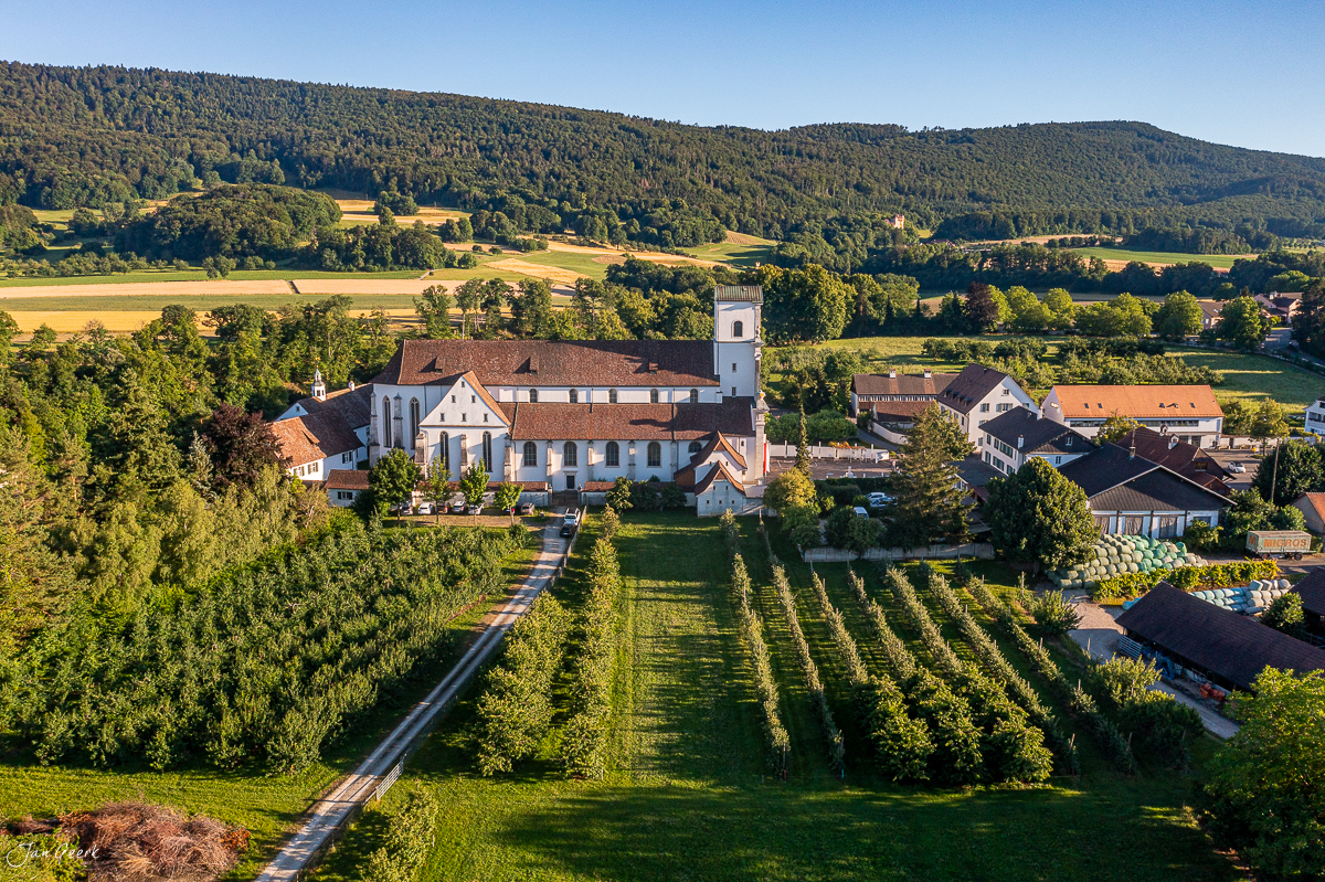 Kloster Mariastein Luftaufnahme Sommer grüne Landschaft Solothurn Schweiz Jan Geerk Fotograf Basel