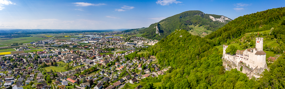 Burg Neu-Bechburg über Oensingen Luftaufnahme Frühling Nordwestschweiz Schweiz Jan Geerk Fotograf Basel