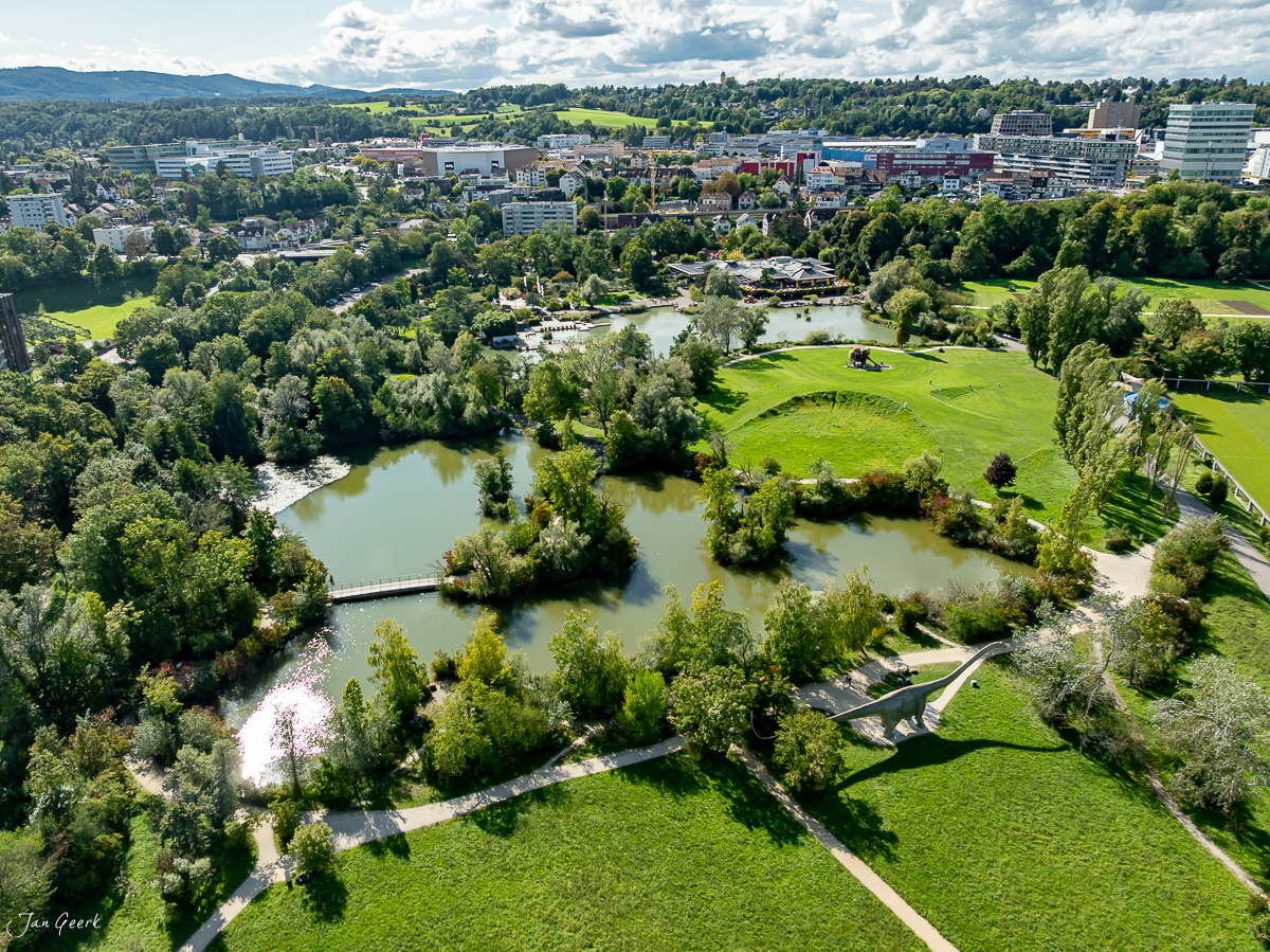 Luftaufnahme Park im Grünen Münchenstein mit Fluss und Grünflächen sommerlicht Baselland Schweiz Jan Geerk Fotograf Basel