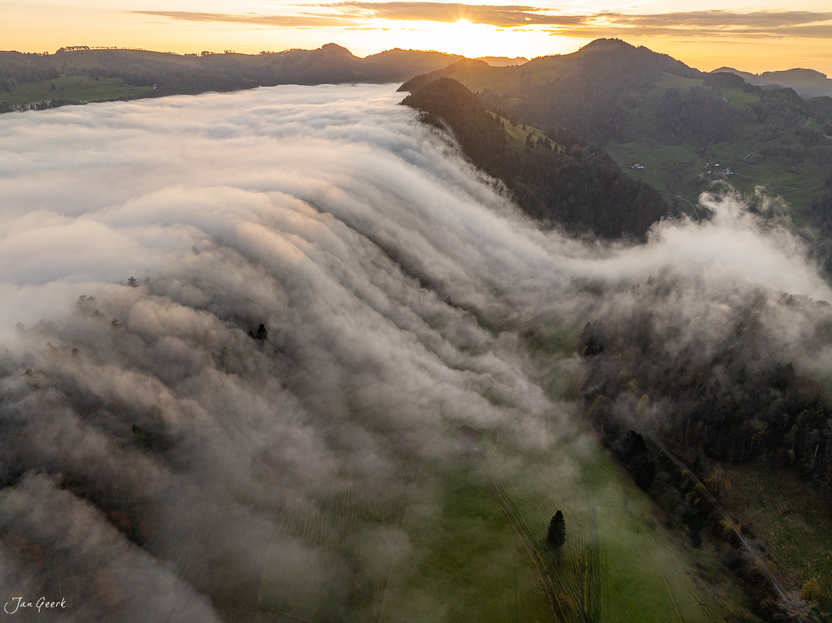 Nebelwelle über Passwang Herbstlandschaft Baselland Schweiz Jan Geerk Fotograf Basel