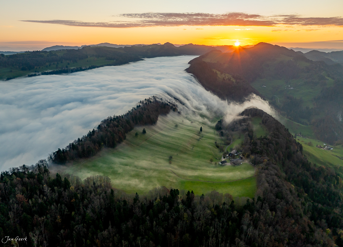 Nebelmeer über Passwang Alpenvorland Herbstlicht Luftaufnahme Schweiz Jan Geerk Fotograf Basel