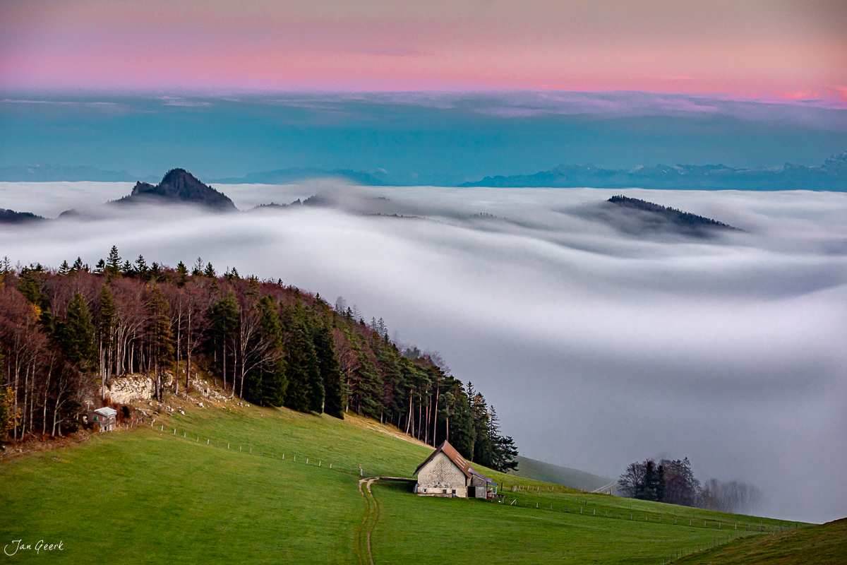 Nebelmeer über Passwang mit Alpstein und Alpenkette, Herbststimmung in der Schweiz – Jan Geerk Fotograf Basel