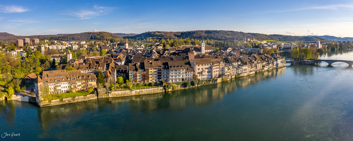Rheinfelden Altstadt am Rhein mit Kirche Frühjahr Nordwestschweiz – Jan Geerk Fotograf Basel