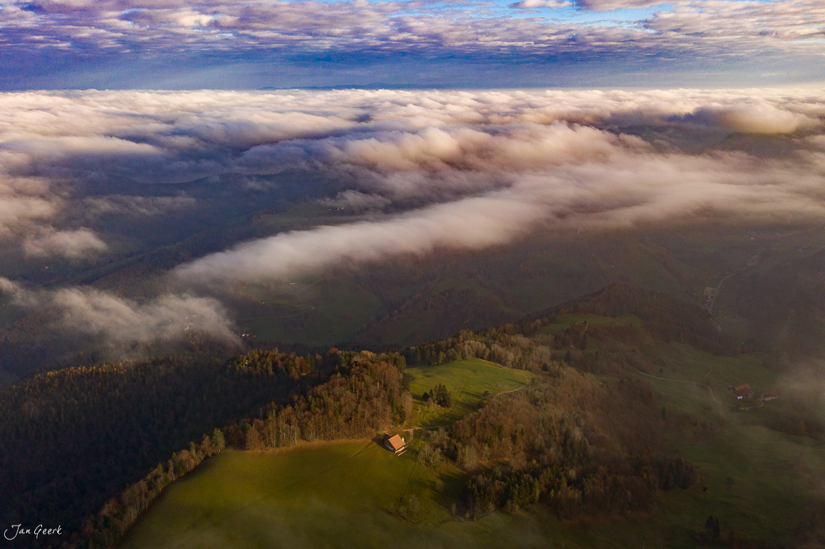Luftaufnahme Scheltenpass mit Nebelmeer Herbstlicht Nordwestschweiz Schweiz Jan Geerk Fotograf Basel