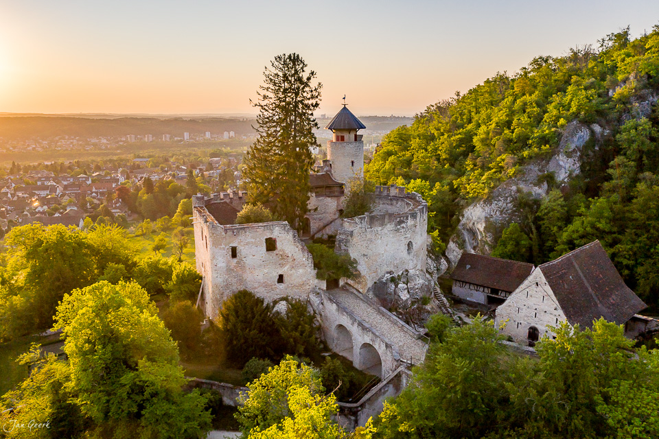 Schloss Birseck Luftaufnahme Frühlingslicht Arlesheim Baselland Schweiz Jan Geerk Fotograf Basel