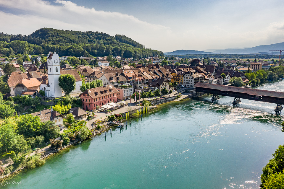Luftaufnahme der Altstadt Solothurn mit Aare, Kirche und Brücke im Sommer, Schweiz – Jan Geerk Fotograf Basel