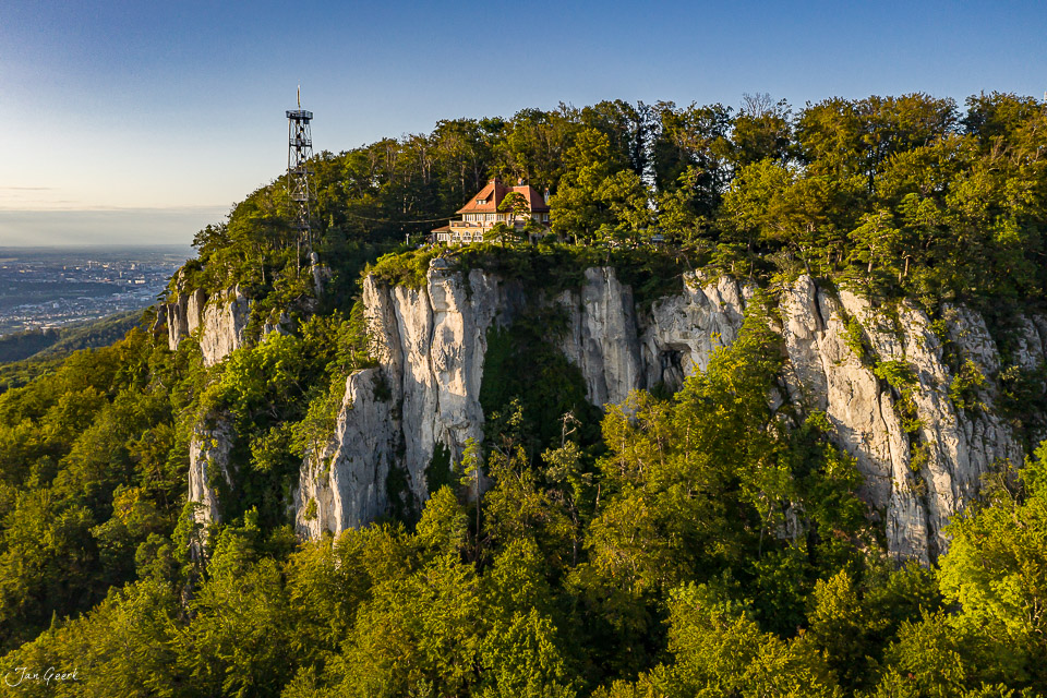 Kapelle auf Felsklippe bei Gempen, herbstliche Lichtstimmung, Nordwestschweiz – Jan Geerk Fotograf Basel