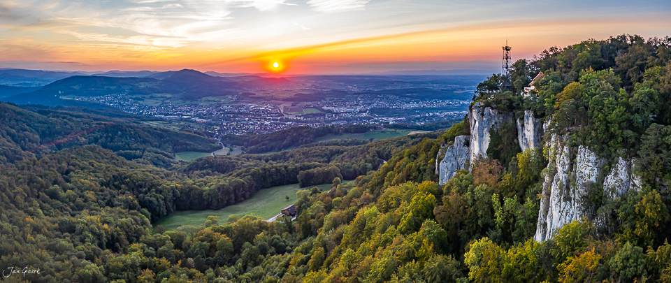 Panoramablick über Gempen mit Kalkfelsen, herbstliche Landschaft, Nordwestschweiz – Jan Geerk Fotograf Basel
