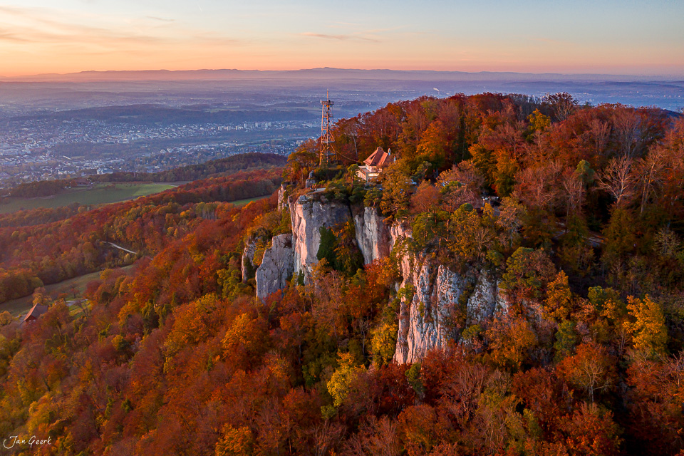 Schloss Neu-Bechburg auf Felsklippe bei Herbststimmung Nordwestschweiz – Jan Geerk Fotograf Basel