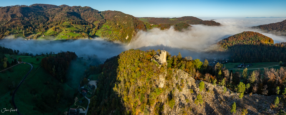 Schloss Waldenburg Herbst Nebelmeer Drohnenaufnahme Oberbaselbiet Schweiz Jan Geerk Fotograf Basel
