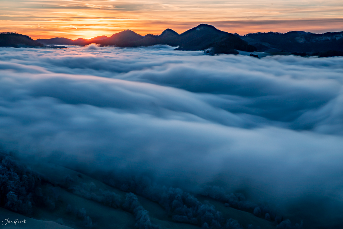 Nebelmeer über Wisenberg bei Sonnenaufgang, Baselland Schweiz – Jan Geerk Fotograf Basel