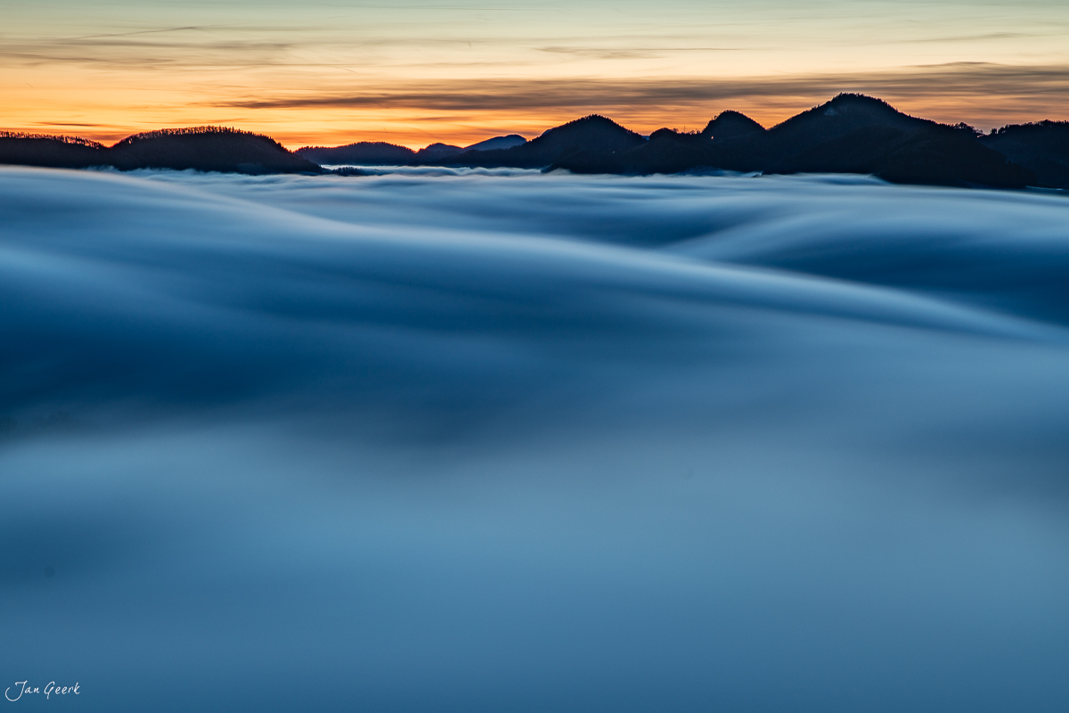 Nebelmeer über dem Wisenberg bei Sonnenaufgang in Baselland Schweiz – Jan Geerk Fotograf Basel