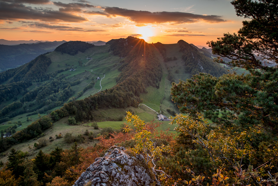 Sonnenuntergang über dem Chellechöpfli mit Herbstlandschaft, Jura, Baselland, Schweiz – Jan Geerk Fotograf Basel