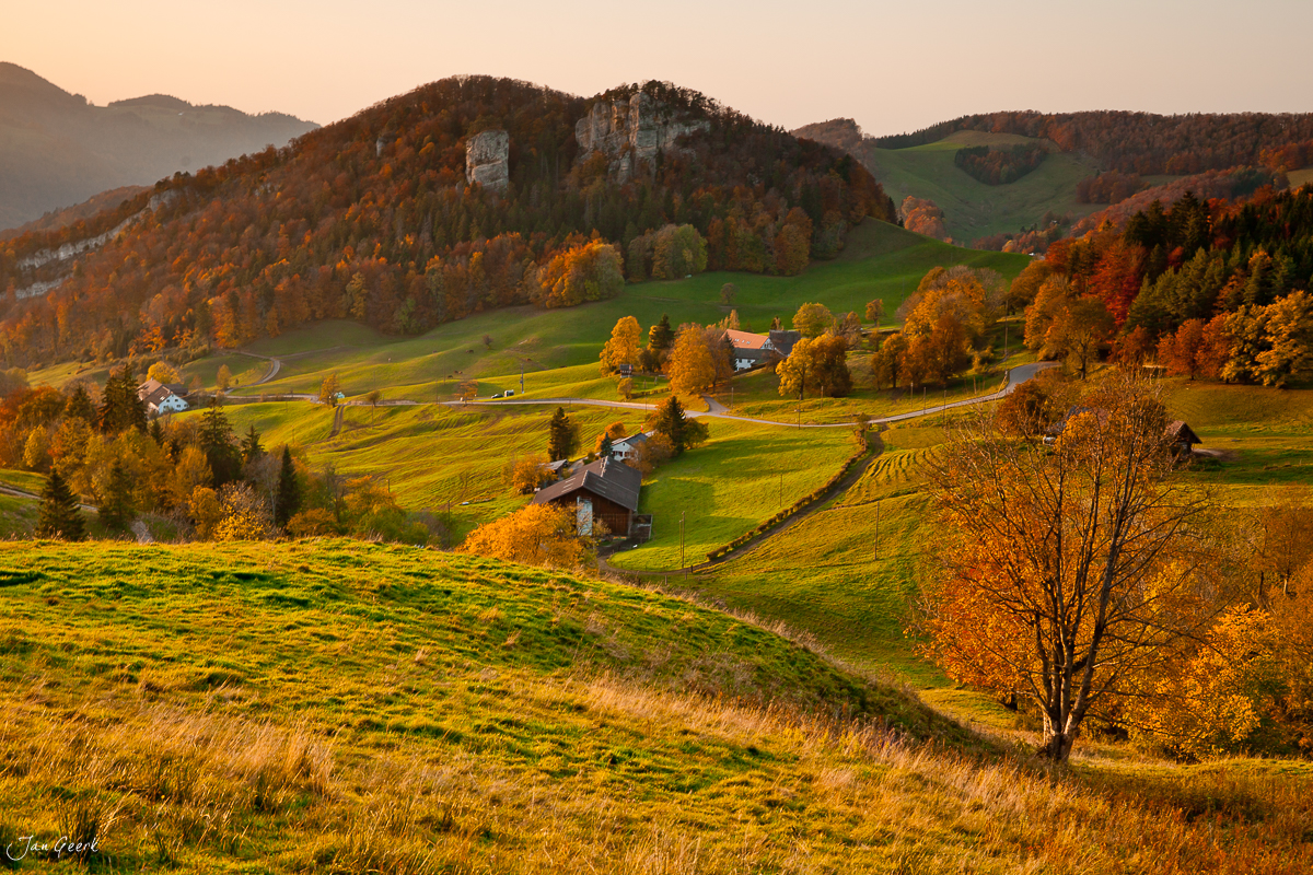 Herbstliche Buchenwald-Landschaft Belchen Eptingen Jura Schweiz Sonnenaufgang – Jan Geerk Fotograf Basel