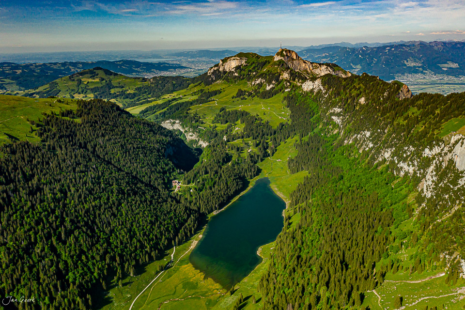 Alpsteinmassiv mit Säntis und Appenzeller Alpen Luftaufnahme Sommer Ostschweiz Schweiz Jan Geerk Fotograf Basel