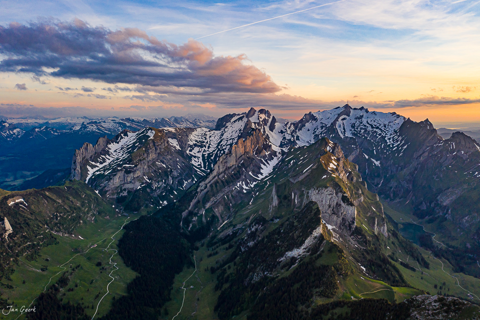 Alpstein Massiv mit Säntis Panorama bei Sonnenuntergang Appenzell Alpen Schweiz – Jan Geerk Fotograf Basel