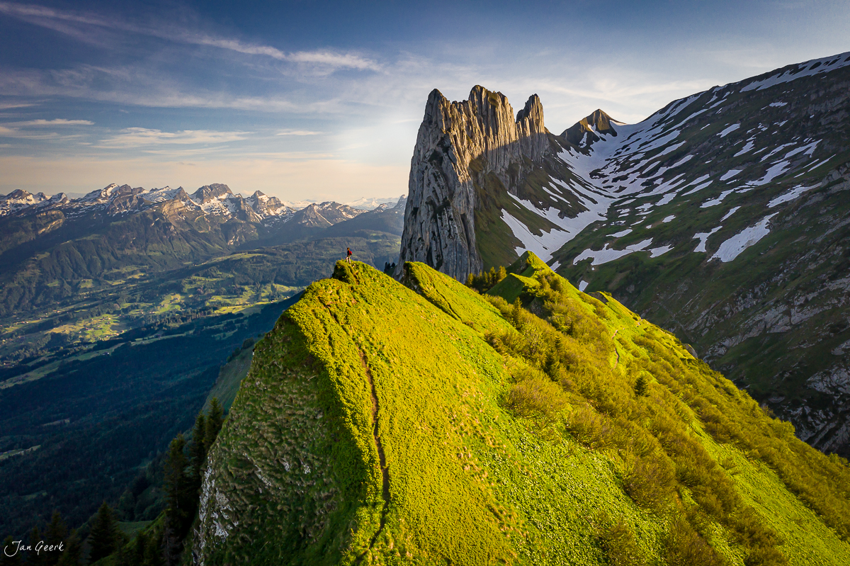 Kreuzberge Keulenform mit grüner Alpenweide, Appenzeller Alpen, Frühsommer, Ostschweiz – Jan Geerk Fotograf Basel