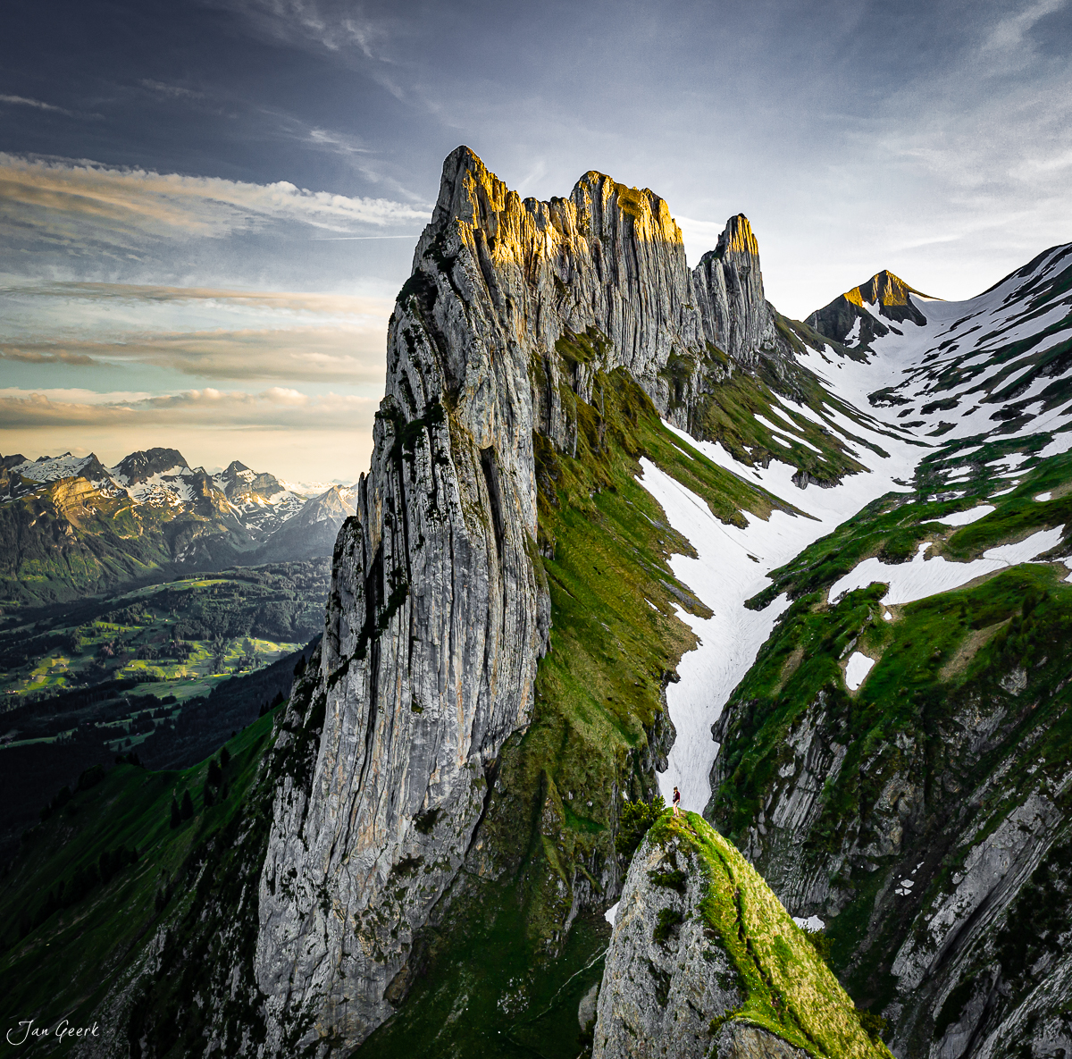 Säntis Appenzeller Alpen Felsformation grüne Alpwiesen Frühsommer Ostschweiz – Jan Geerk Fotograf Basel