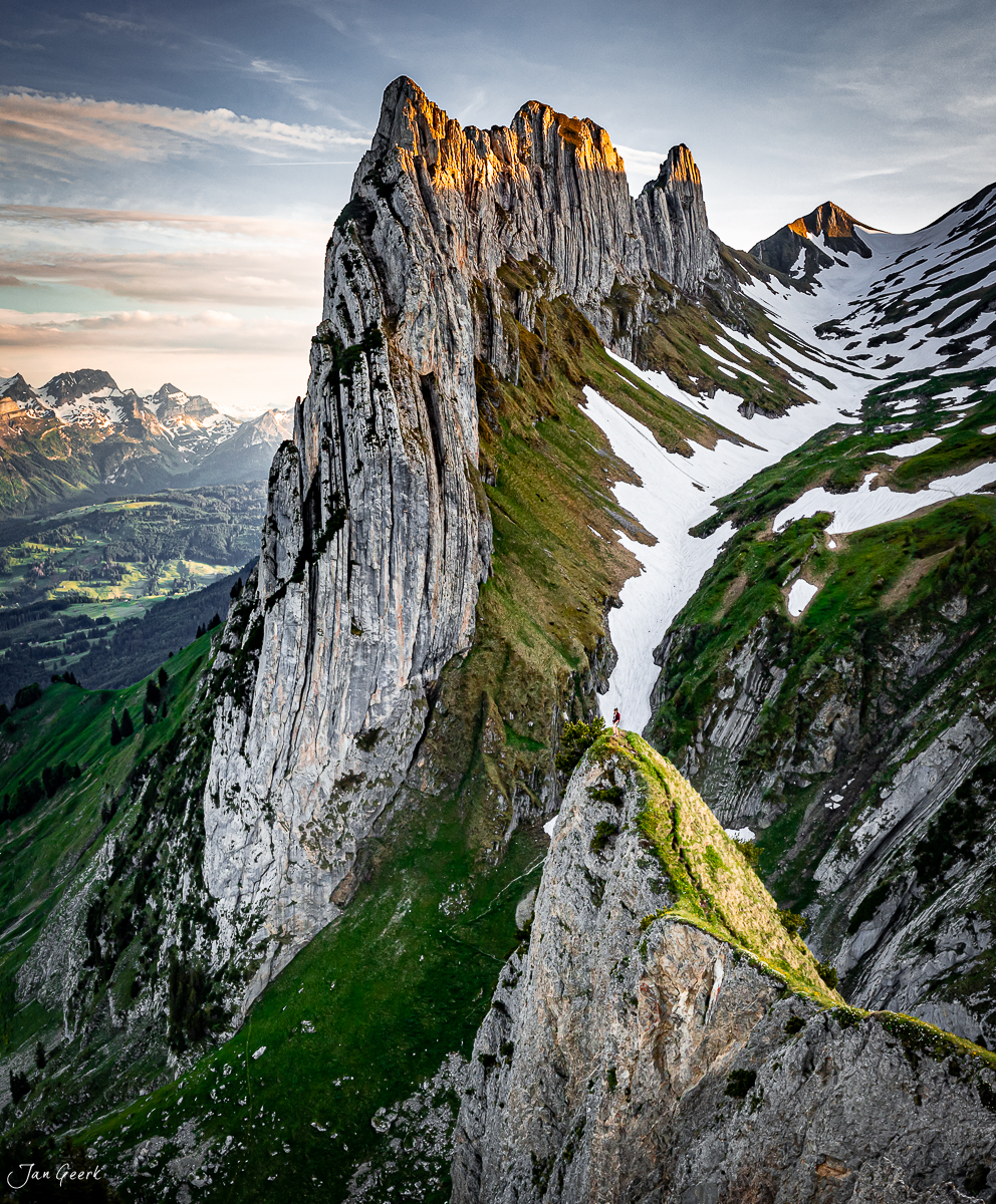 Kreuzberge mit charakteristischen Kalkfelsen und grünen Alpweiden bei Appenzell, Ostschweiz – Jan Geerk Fotograf Basel