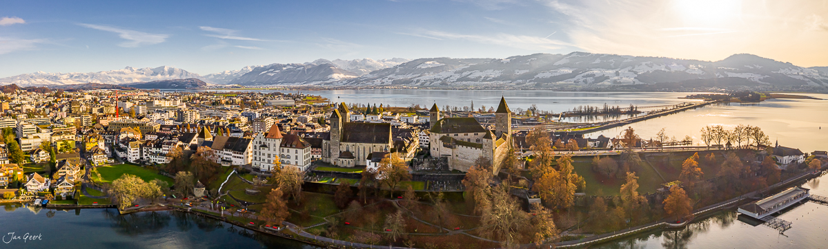 Rapperswil Altstadt mit Schloss und See im Herbstlicht, Ostschweiz Schweiz – Jan Geerk Fotograf Basel
