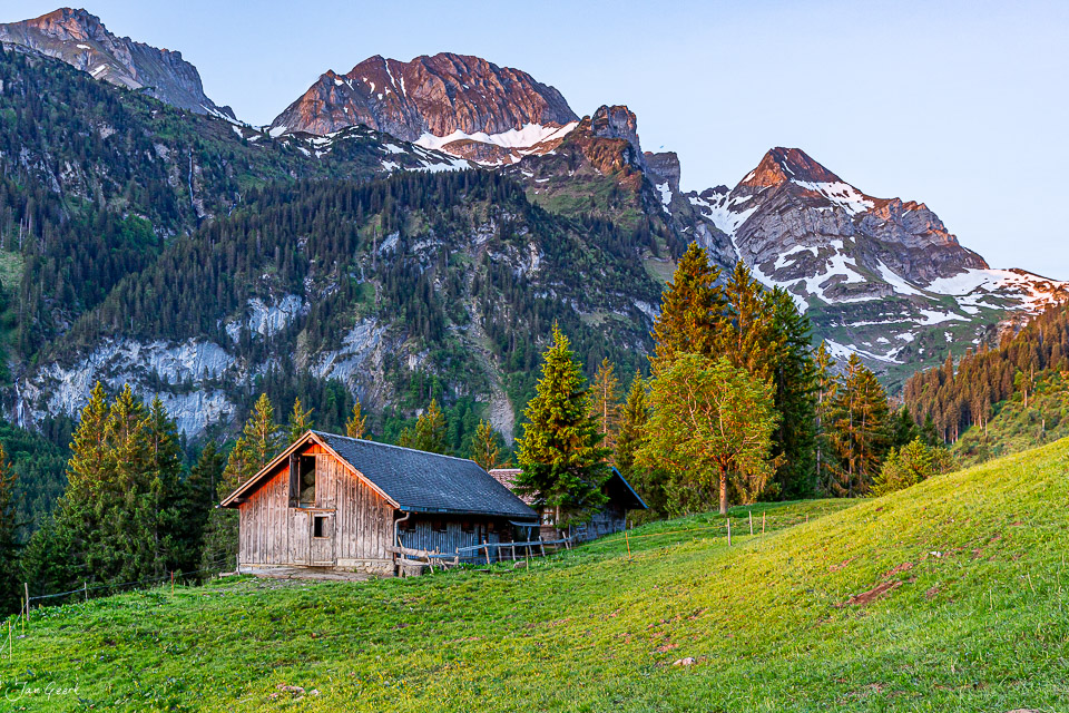 Alpenhütte am Voralpsee im Sommer, Appenzell Alpen Schweiz – Jan Geerk Fotograf Basel
