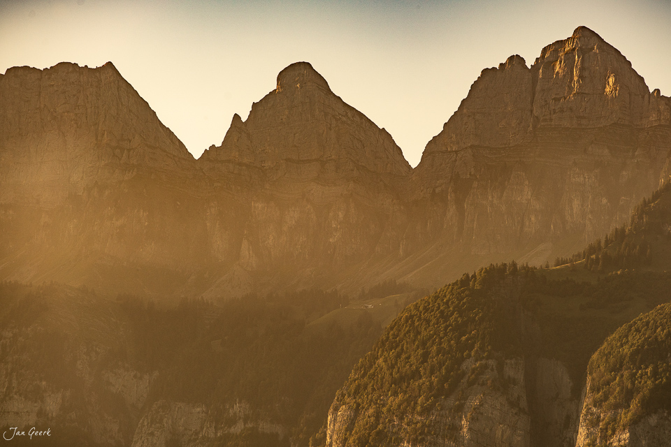 Churfirsten Bergmassiv im goldenen Herbstlicht, Walensee Ostschweiz – Jan Geerk Fotograf Basel