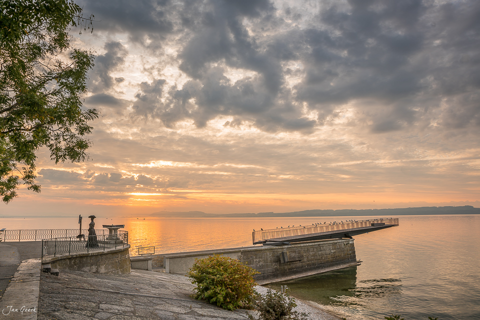 Steg am Neuenburgersee bei Sonnenuntergang, Herbststimmung, Seeland Schweiz – Jan Geerk Fotograf Basel