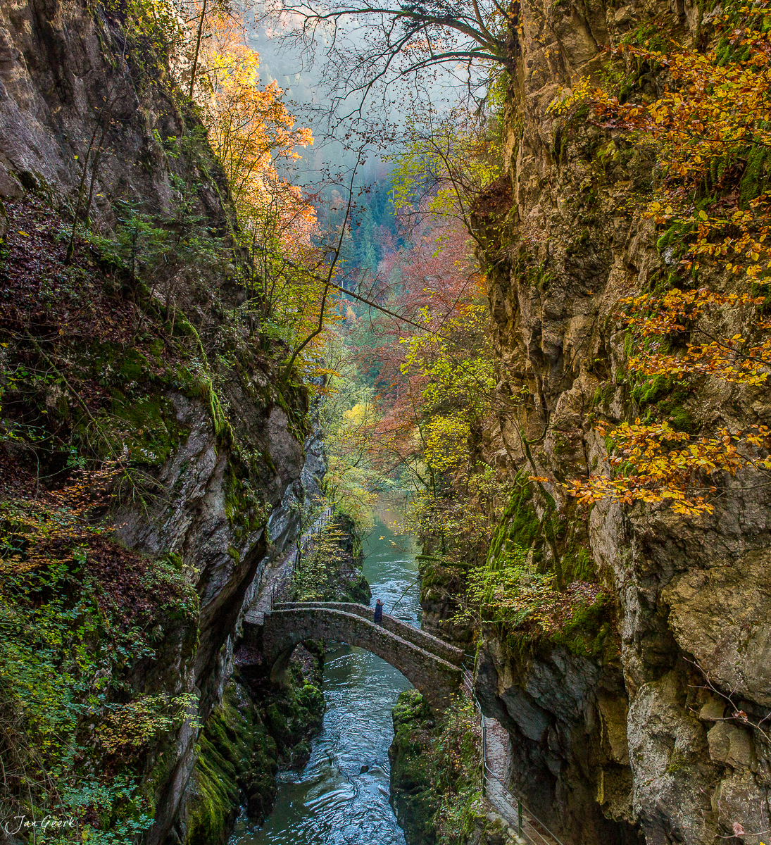 Gorges de l'Areuse Schlucht Herbst Neuenburg Schweiz – Jan Geerk Fotograf Basel