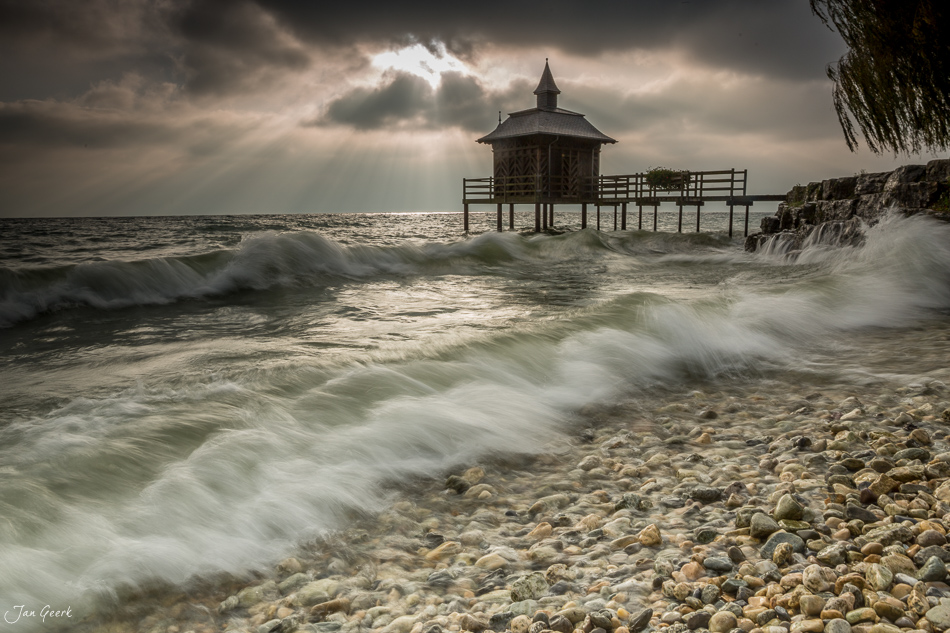 Sturm-Brandung am Neuenburgersee bei Gorgier, Herbst, Seeland, Schweiz – Jan Geerk Fotograf Basel