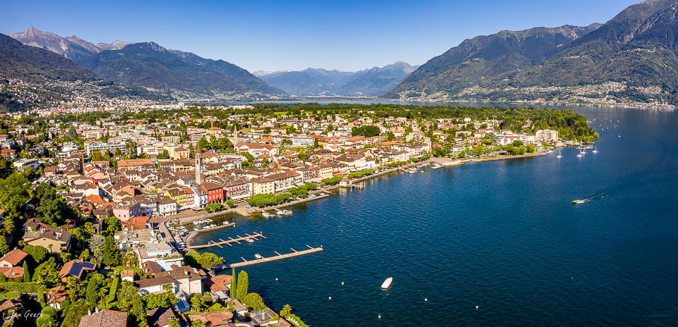Luftaufnahme Ascona Lago Maggiore Seeufer Sommerliche Berglandschaft Tessin Schweiz Jan Geerk Fotograf Basel