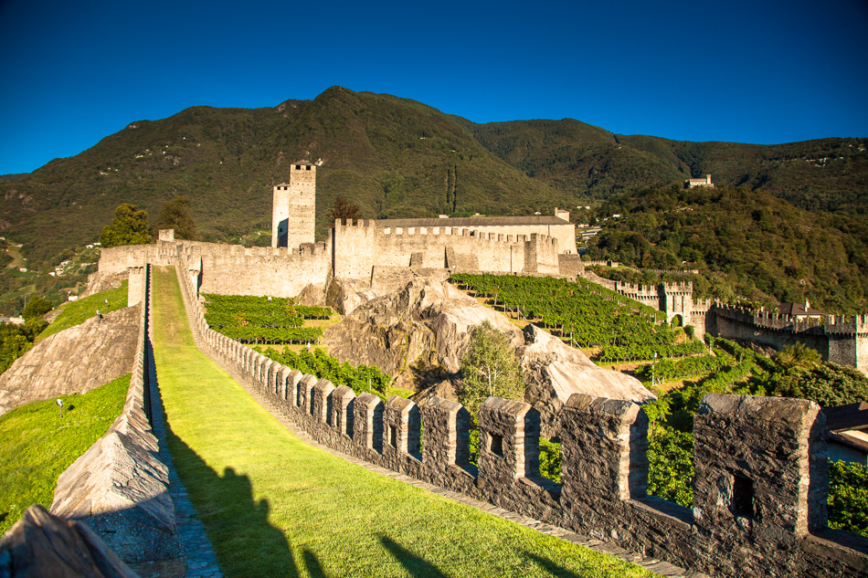 Castello di Bellinzona Festungsanlage mittelalterliche Burg Tessin Südschweiz Schweiz Jan Geerk Fotograf Basel