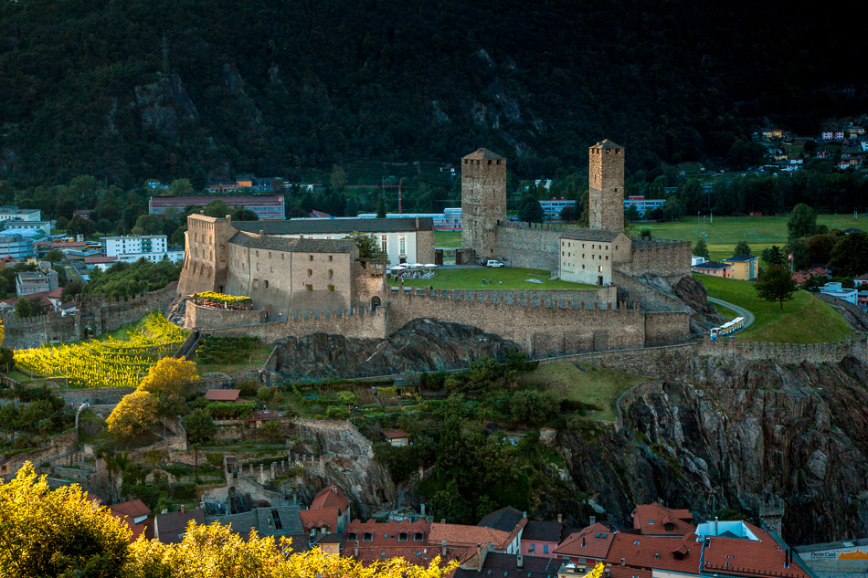 Castelgrande Bellinzona Mittelalterliche Festung Sommer Tessin Schweiz Jan Geerk Fotograf