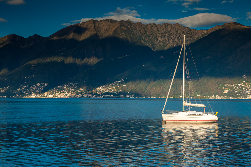 Segelboot Lago Maggiore Locarno Sommer Tessin Schweiz Jan Geerk Fotograf Basel