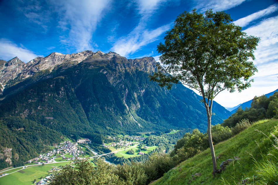 Alpental Lukmanier Locarno Sommerlandschaft Tessin Schweiz Jan Geerk Fotograf Basel