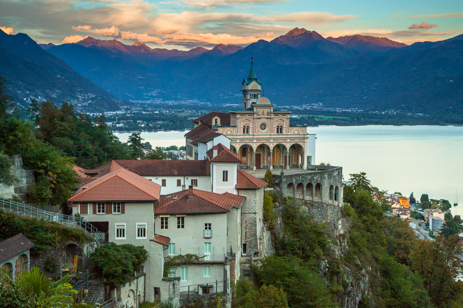 Madonna del Sasso Heiligtum Locarno Sonnenuntergang Tessin Schweiz Jan Geerk Fotograf Basel