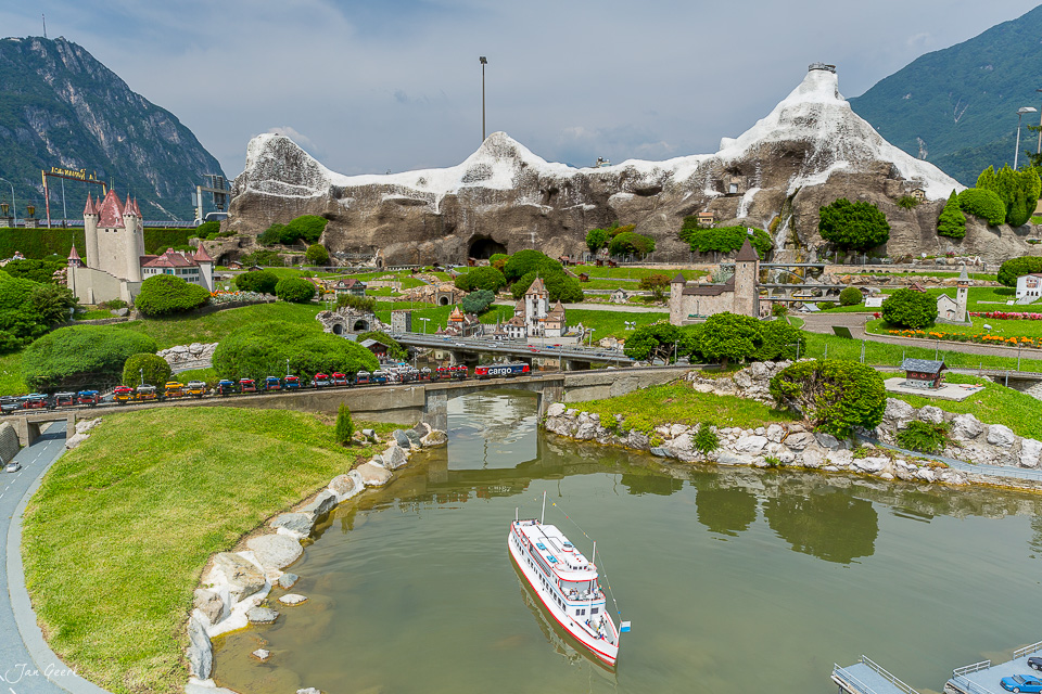 Miniaturpark mit Schloss, Kirchen und Booten am Lugano See Melide Sommer Tessin Schweiz – Jan Geerk Fotograf Basel