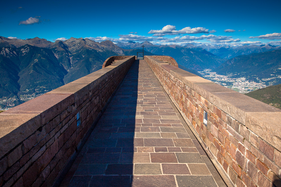 Aussichtsplattform Monte Tamaro Locarno Blick Alpensüdseite Sommer Tessin Schweiz Jan Geerk