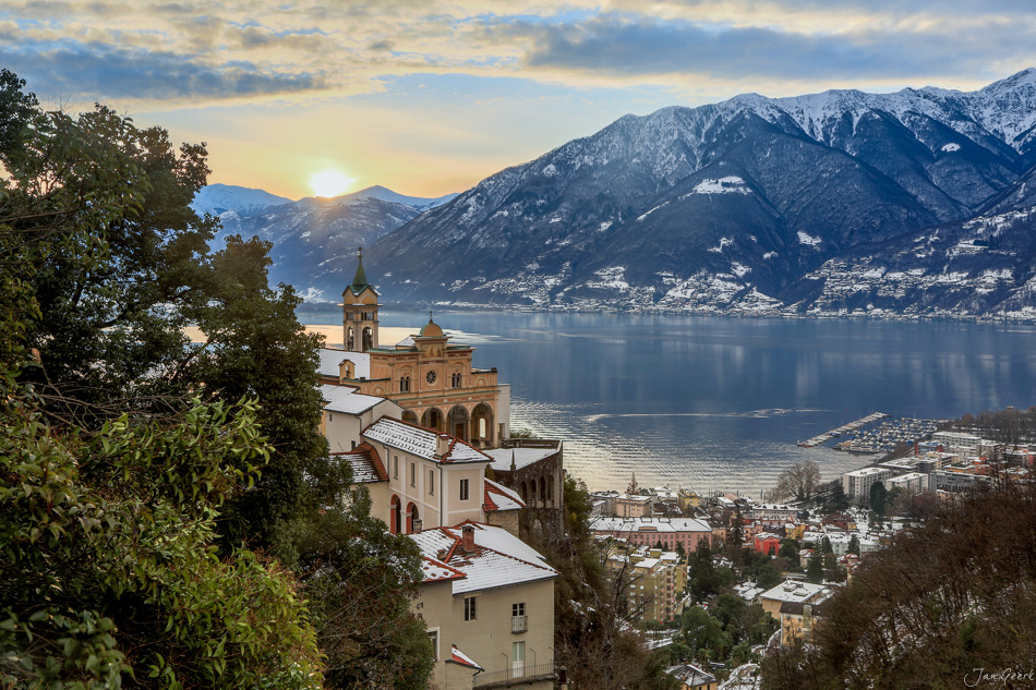 Russische Kapelle am Lago Maggiore im Schnee, Locarno Tessin Schweiz – Jan Geerk Fotograf Basel