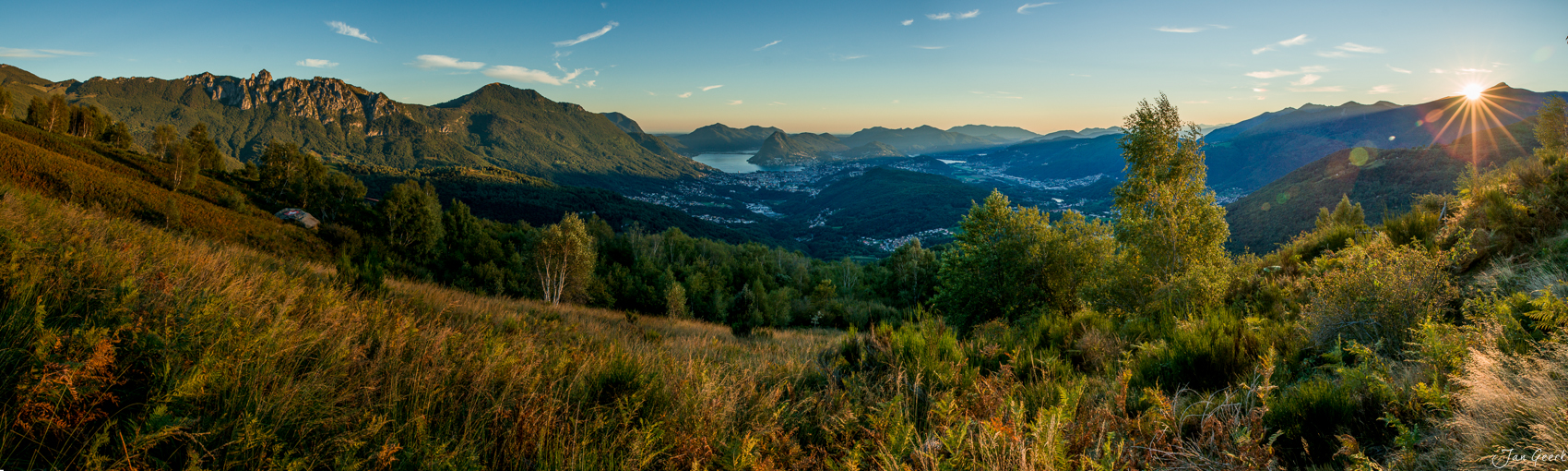 Berglandschaft Locarno mit See und Alpenpanorama bei Sonnenaufgang im Sommer, Tessin Schweiz – Jan Geerk Fotograf Basel